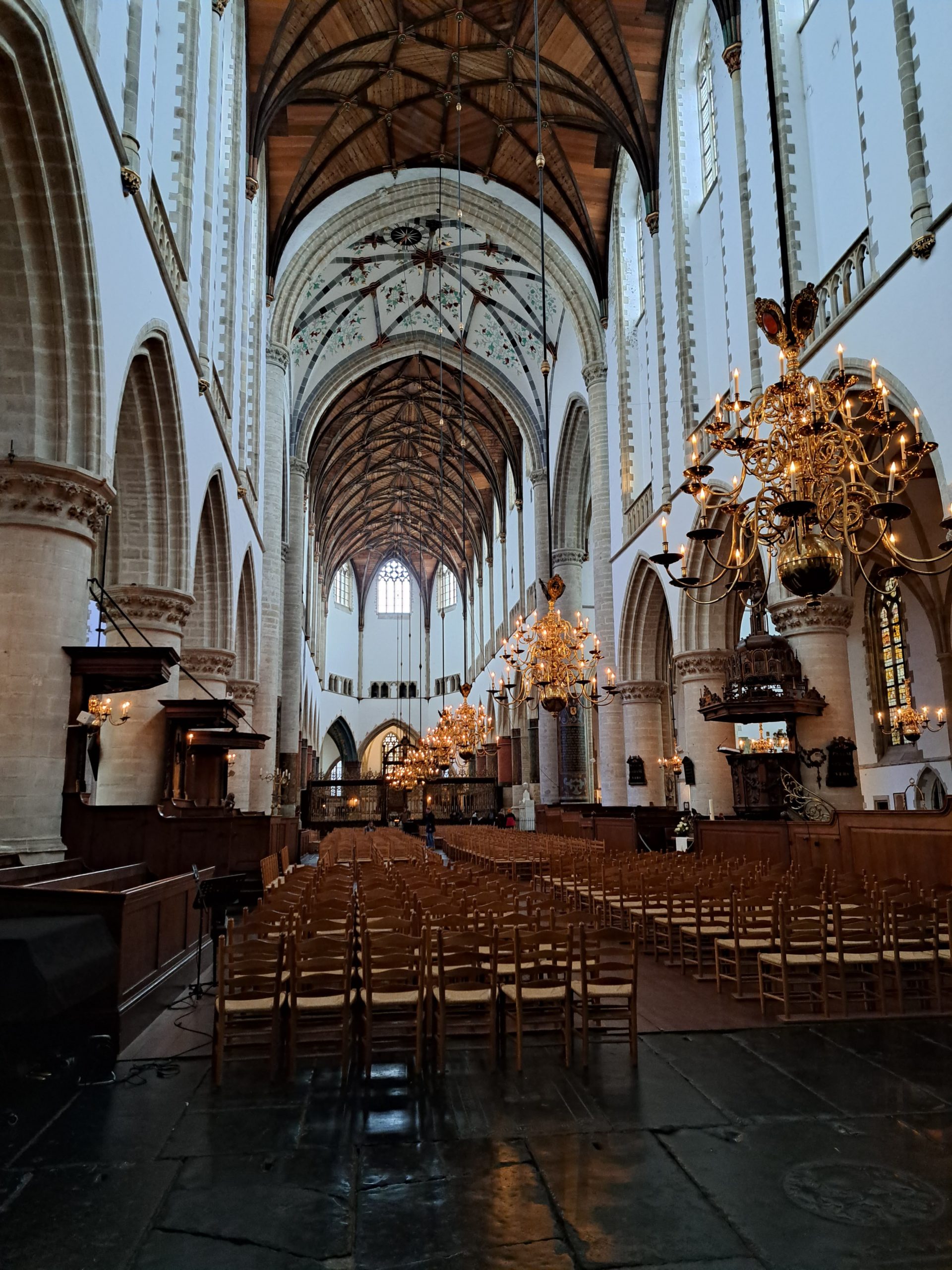 Interieur van de Grote of St. Bavokerk in Haarlem