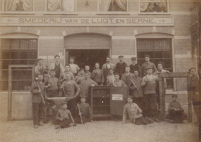 De smederij van De Lugt & Serné aan de Kampervest te Haarlem (datum onbekend)