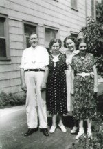 Harry Kaper & Amelia Serné met hun dochters Rose en Catherine