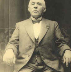 Johannes Sernee (25 oktober 1858 te Haarlem - 31 januari 1946 te Akersloot) gehuwd met: Anna Helena Copraij beroep: (hoofd)onderwijzer