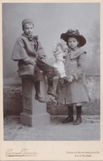 Broer en zus Karel en Dina Serné