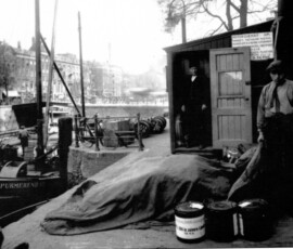 Rotterdam Wijnhaven 1930, Regentessebrug motordienst (beurtvaart) van G Serné.